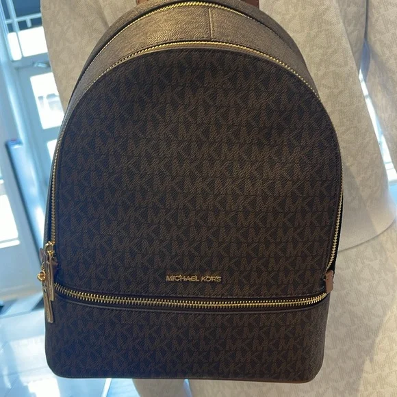 MICHAEL KORS Rhea Medium Zip Signature Logo Backpack
BROWN
NWT - Picture 10 of 16
